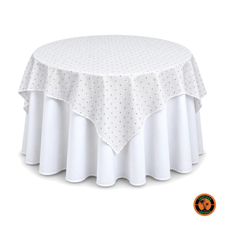 Cobre-mancha Branco com Florzinhas Lilás (1,50 x 1,50 m)